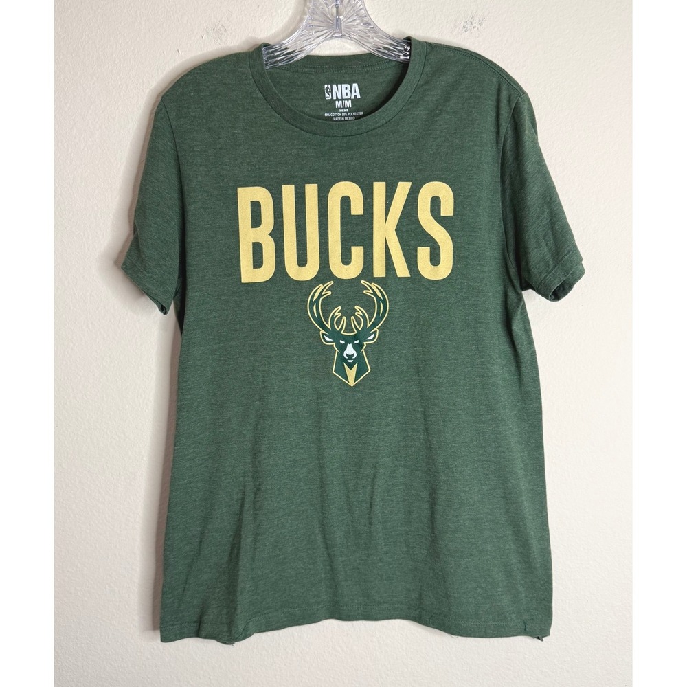 NBA T-Shirt Mens Medium Milwaukee Bucks Graphic Tee Green Short Sleeve Shirt